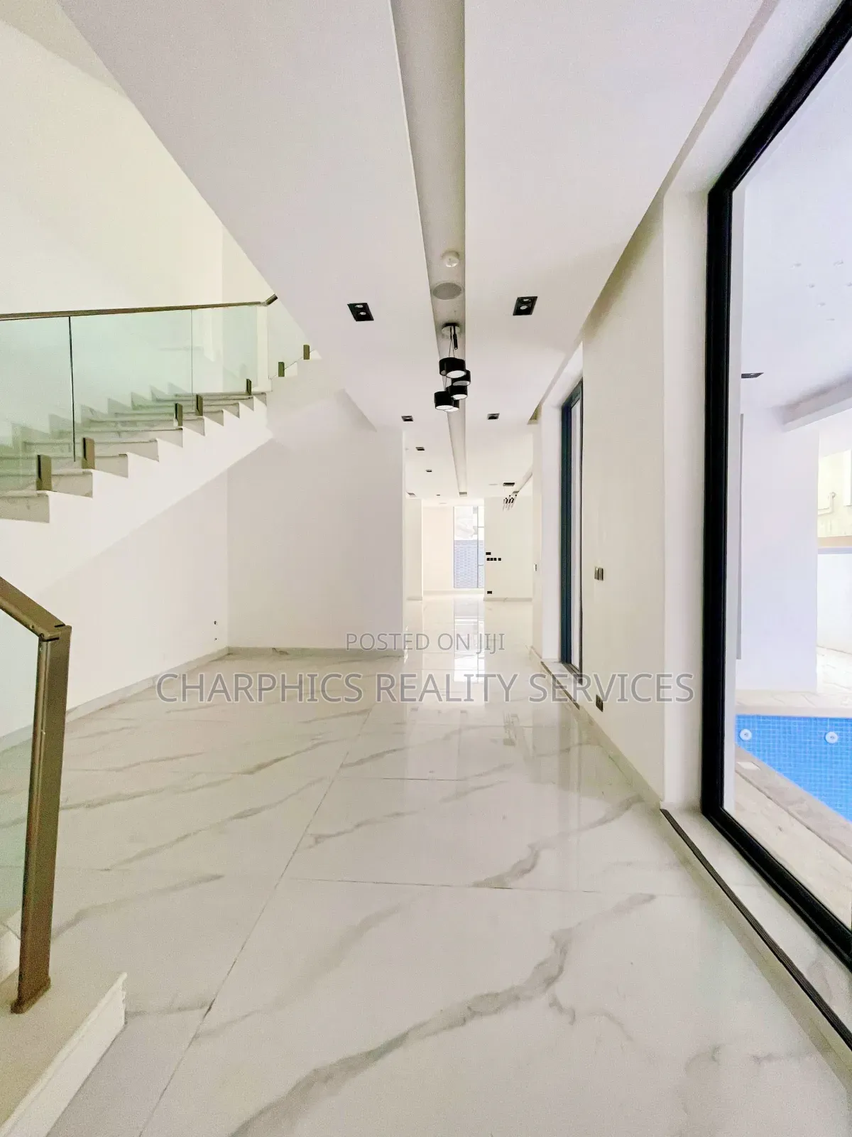 5bdrm Duplex in Lekki Phase 1 for sale in Lekki Phase 1