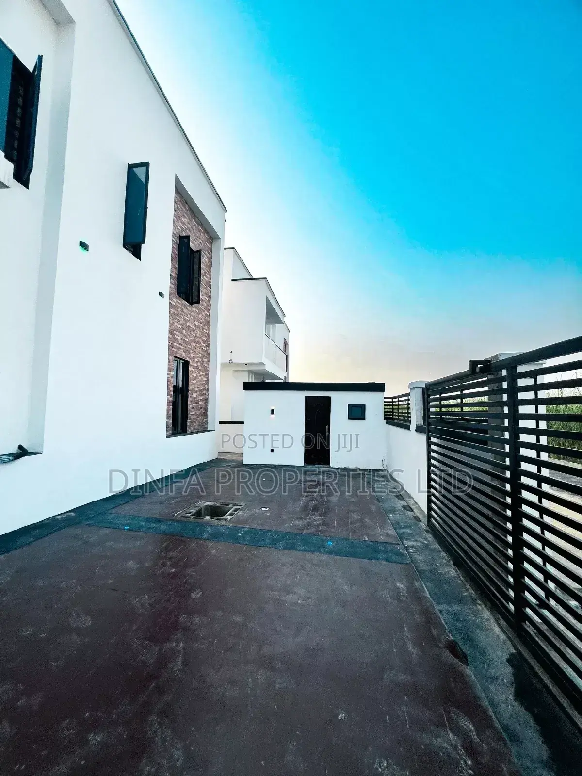 5bdrm Duplex in Lekki Palm City for sale in Off Lekki-Epe Expressway