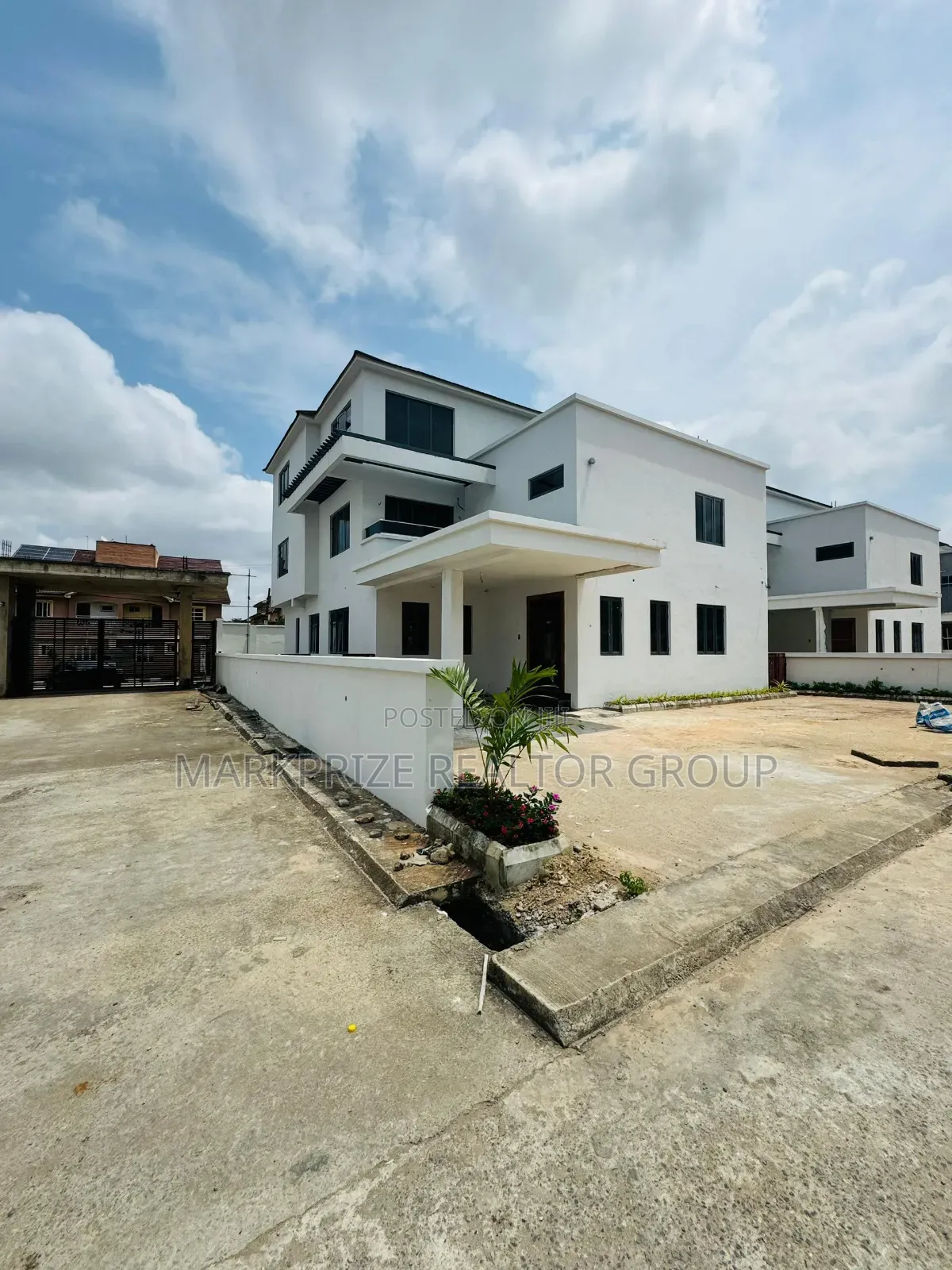 5bdrm Duplex in Ikeja Gra Lagos for sale in Ikeja GRA