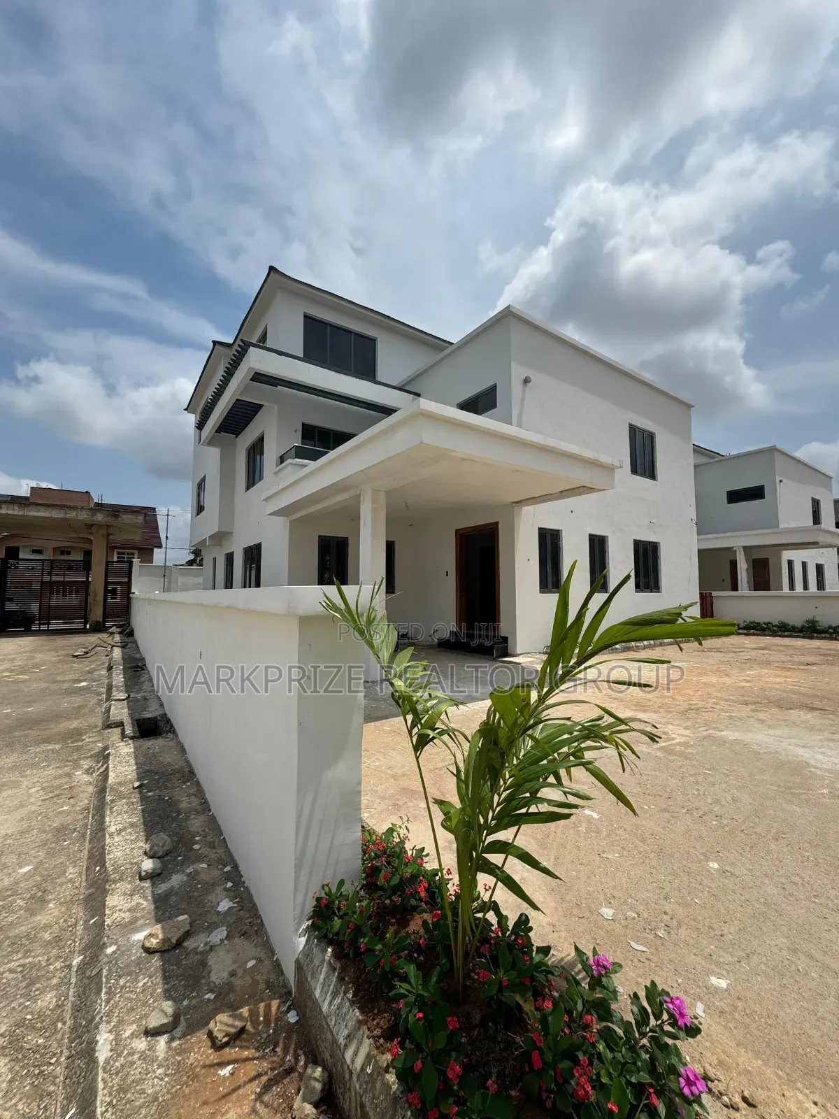 5bdrm Duplex in Ikeja Gra Lagos for sale in Ikeja GRA