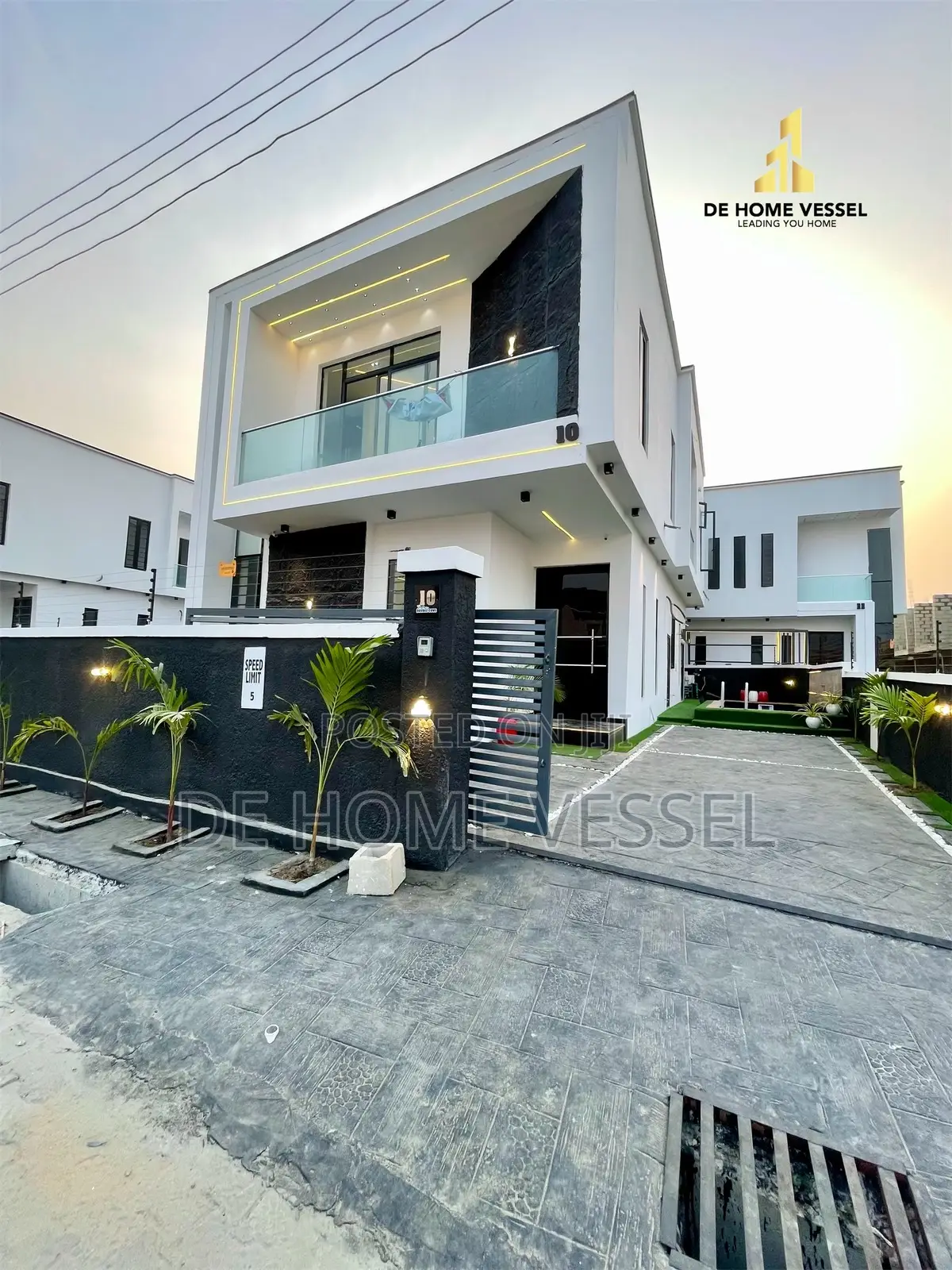 4bdrm Duplex in Ikota for sale in Ikota