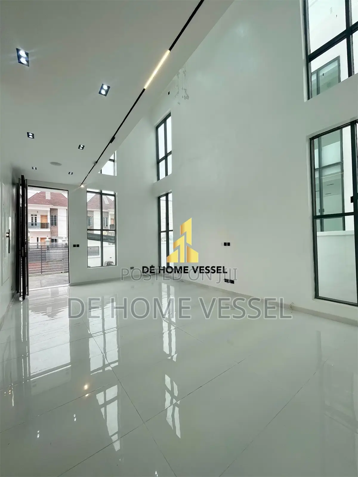 5bdrm Duplex in Osapa london for sale in Osapa london