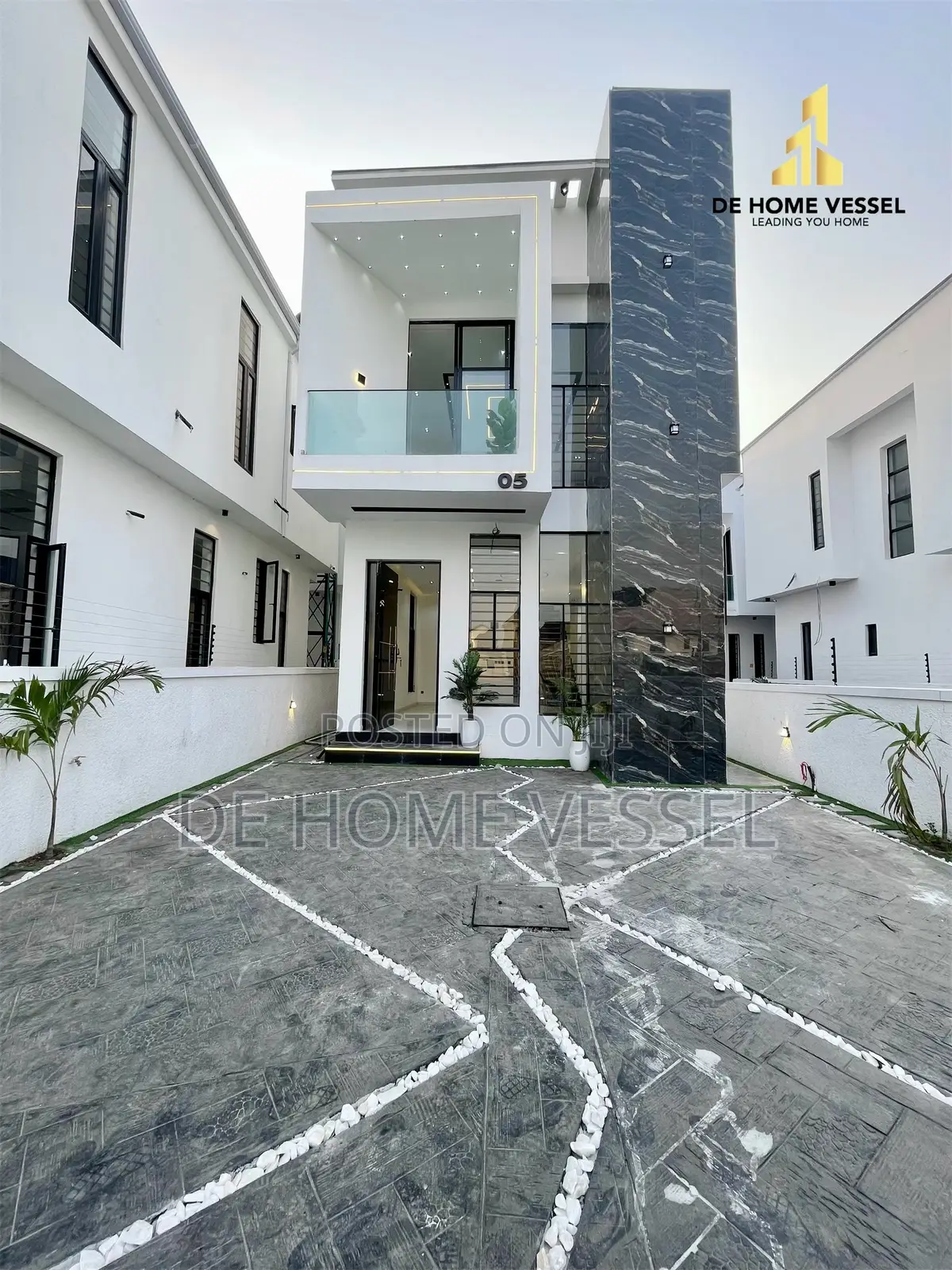 4bdrm Duplex in Ikota for sale in Ikota