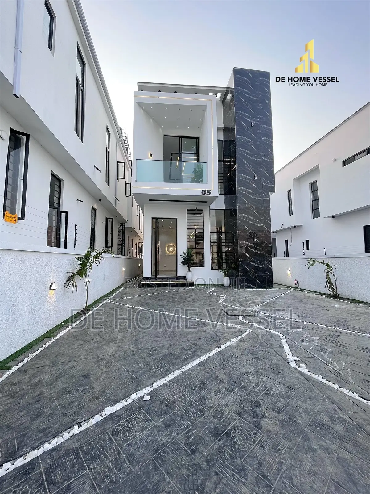 4bdrm Duplex in Ikota for sale in Ikota