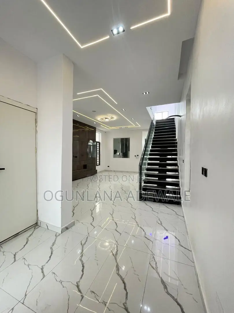 5bdrm Duplex in Lekki, Ajah for sale in Ajah