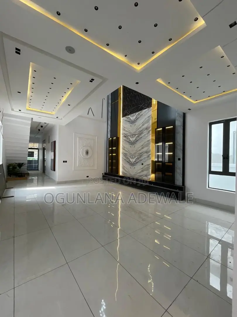 5bdrm Duplex in Lekki, Ajah for sale in Ajah