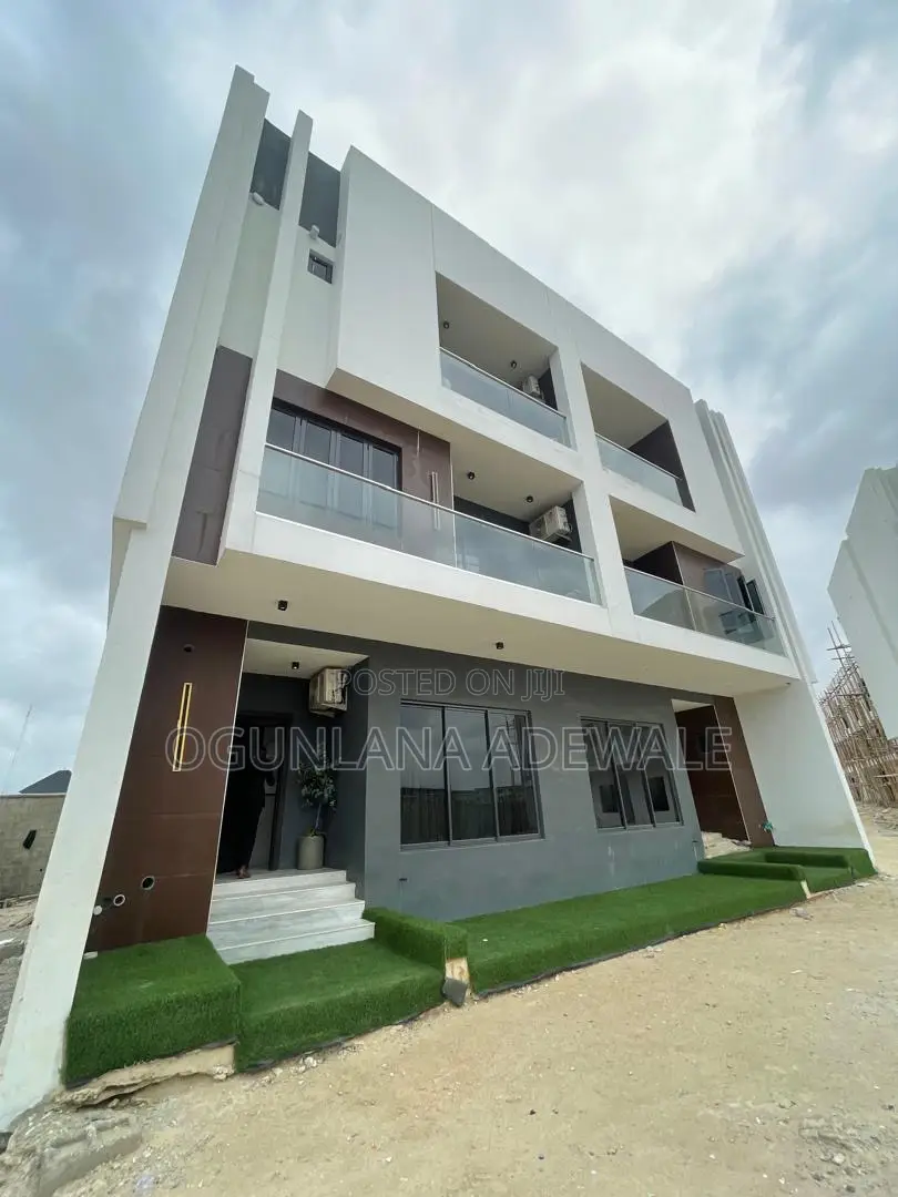 5bdrm Duplex in Lekki for sale in Lekki