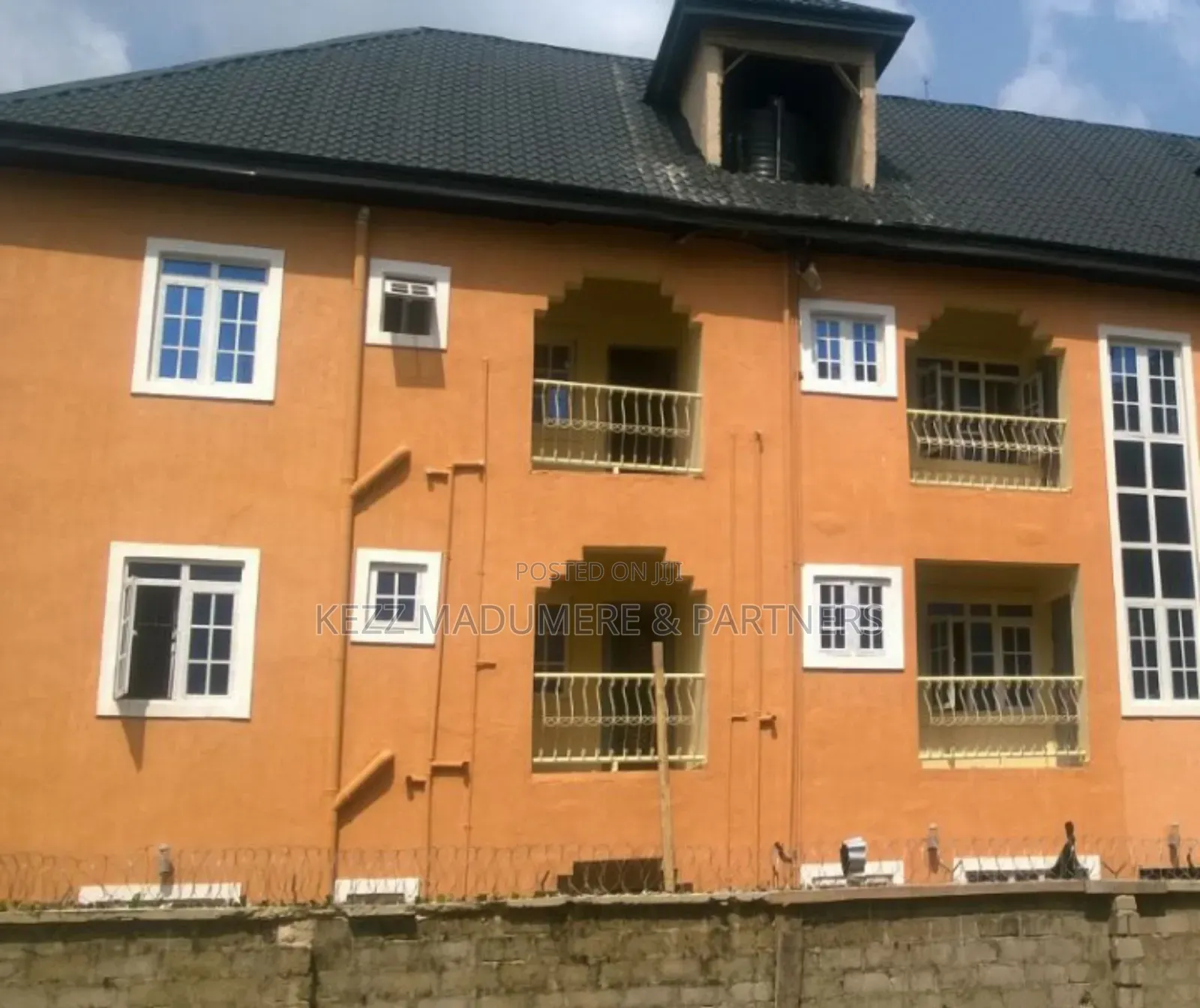 6bdrm Block of Flats in Mcc Road, Owerri, for sale in Owerri