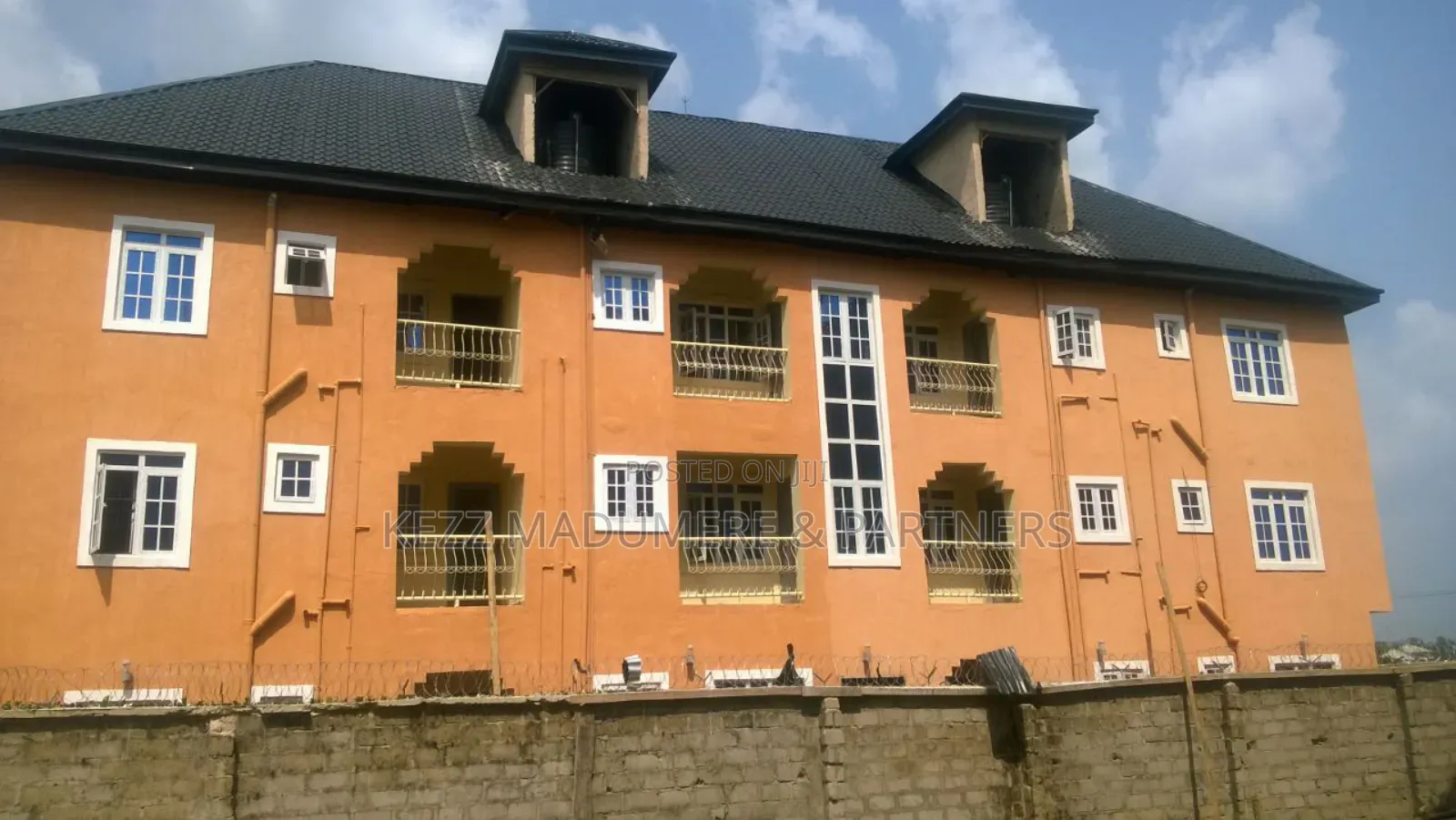 6bdrm Block of Flats in Mcc Road, Owerri, for sale in Owerri