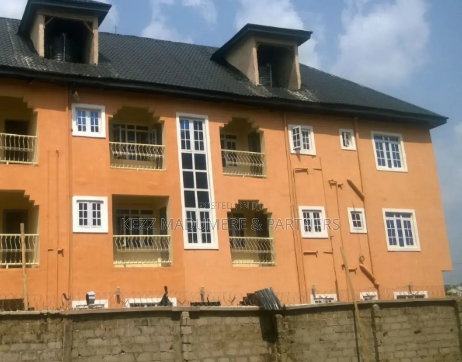 6bdrm Block of Flats in Mcc Road, Owerri, for sale in Owerri