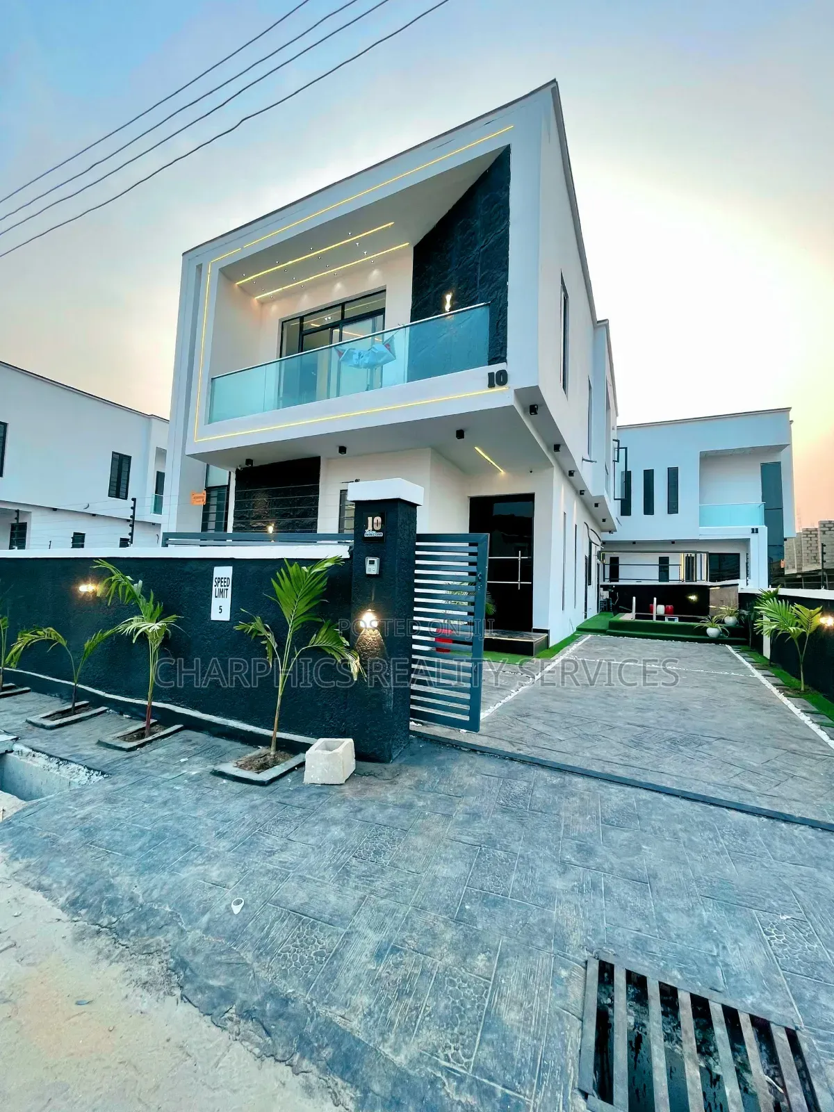 4bdrm Duplex in Ikota for sale in Ikota