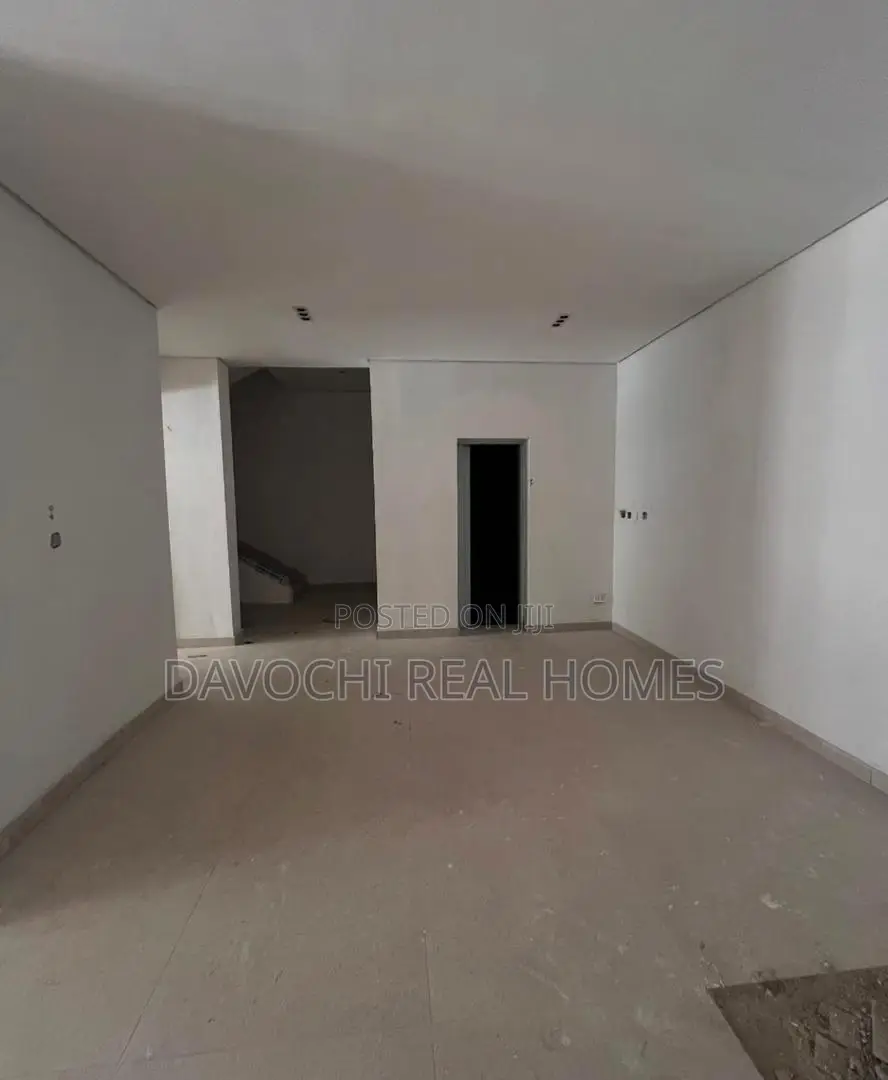 Furnished 5bdrm Duplex In Banan Island, Ikoyi For Sale in Akowonjo