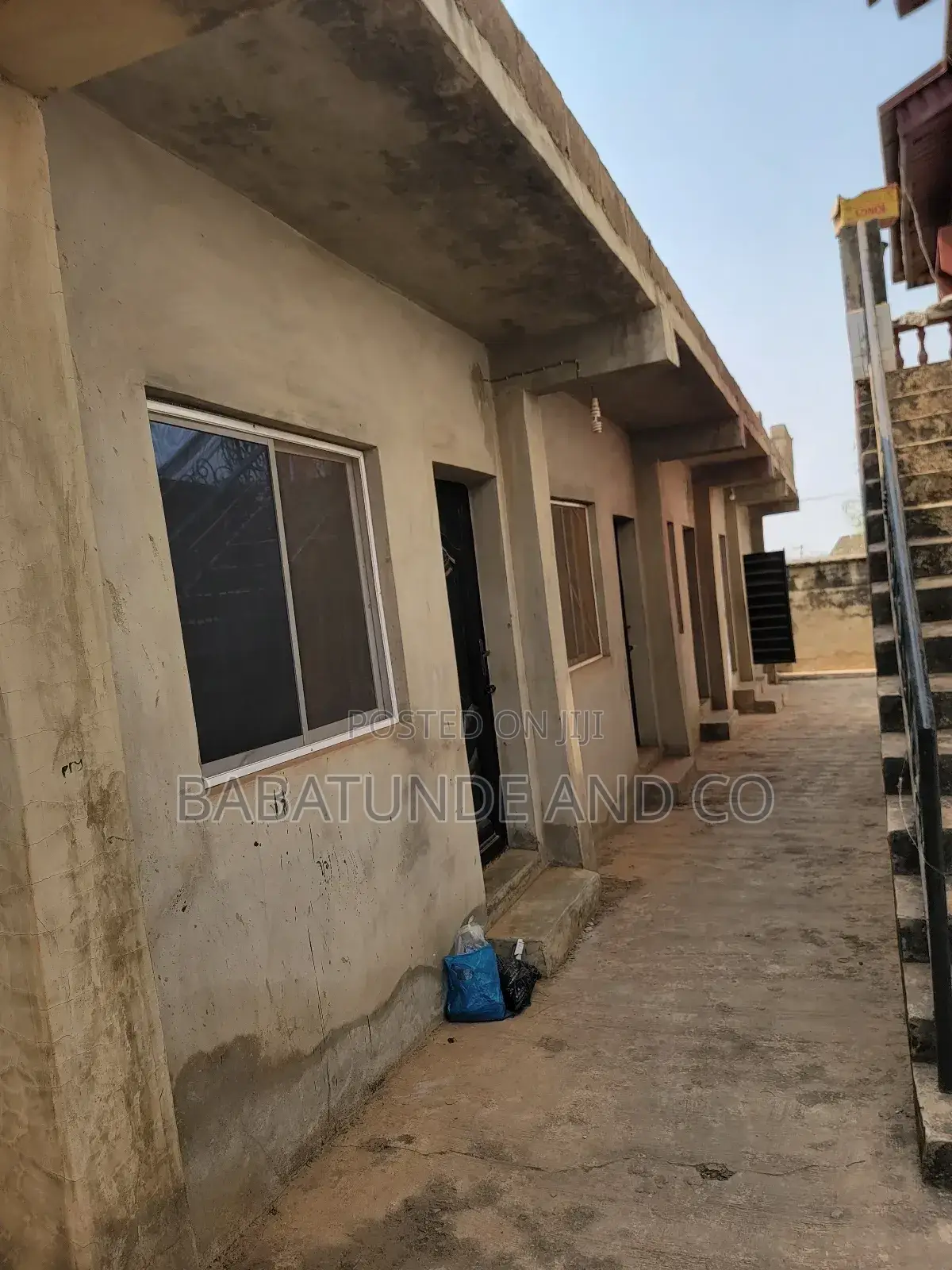 4bdrm Block of Flats in Ologuneru for sale in Ologuneru