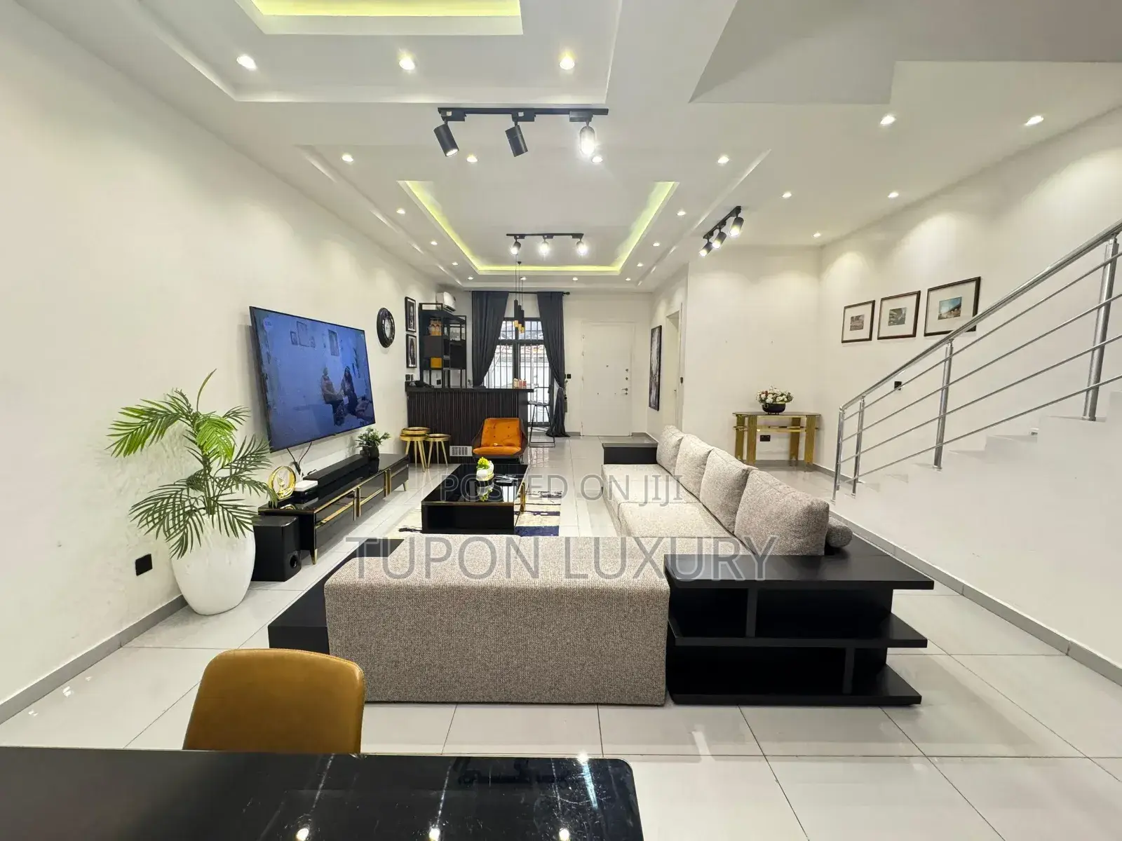 Luxury Exclusive 4bedroom Waterfront Duplex in Lekki in Lekki Phase 1