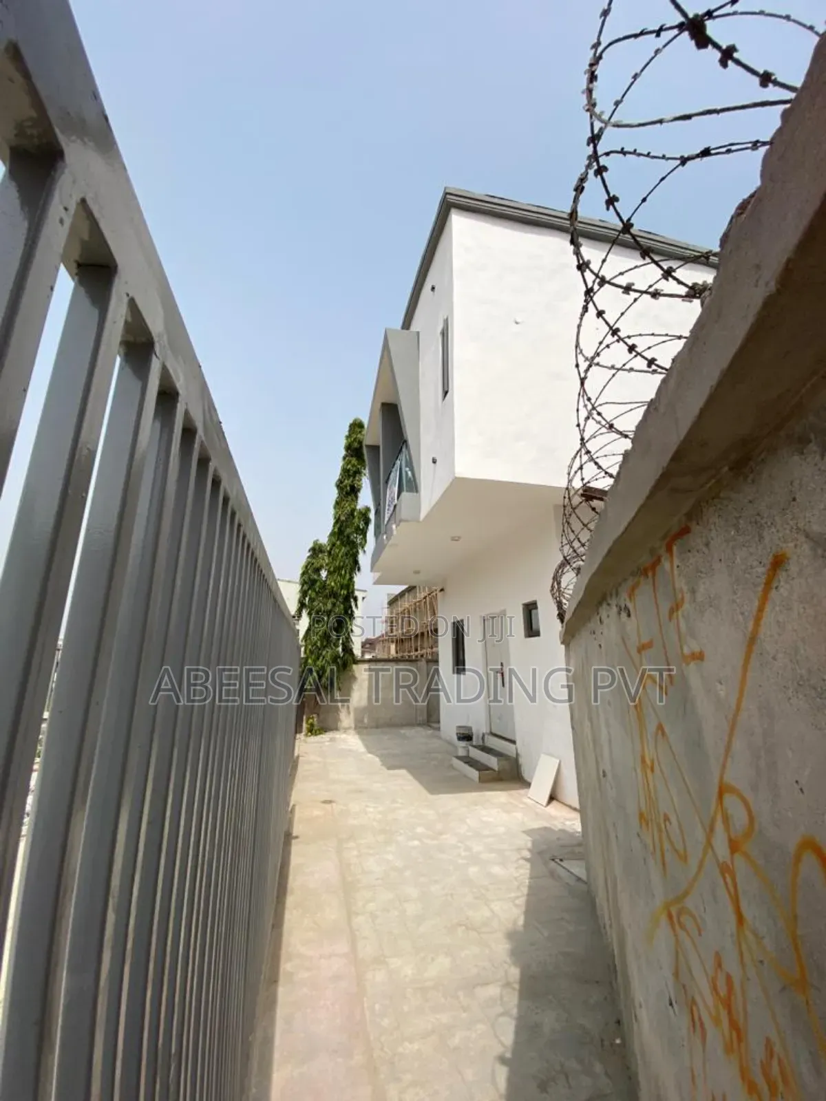 3bdrm Duplex in Ikota for sale in Ikota