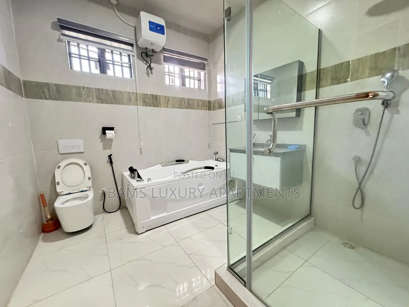 Luxury 3 Bed Duplex Apartment. SPG Road, Igbo-Efon.) in Osapa london