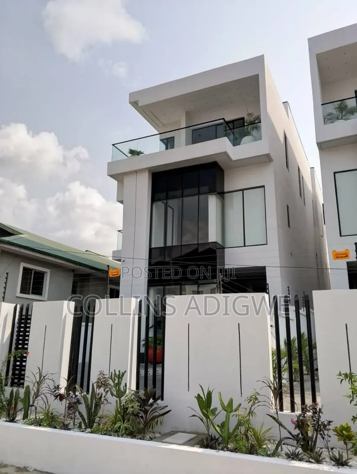 5bdrm Duplex in Secured, Idado for sale in Idado