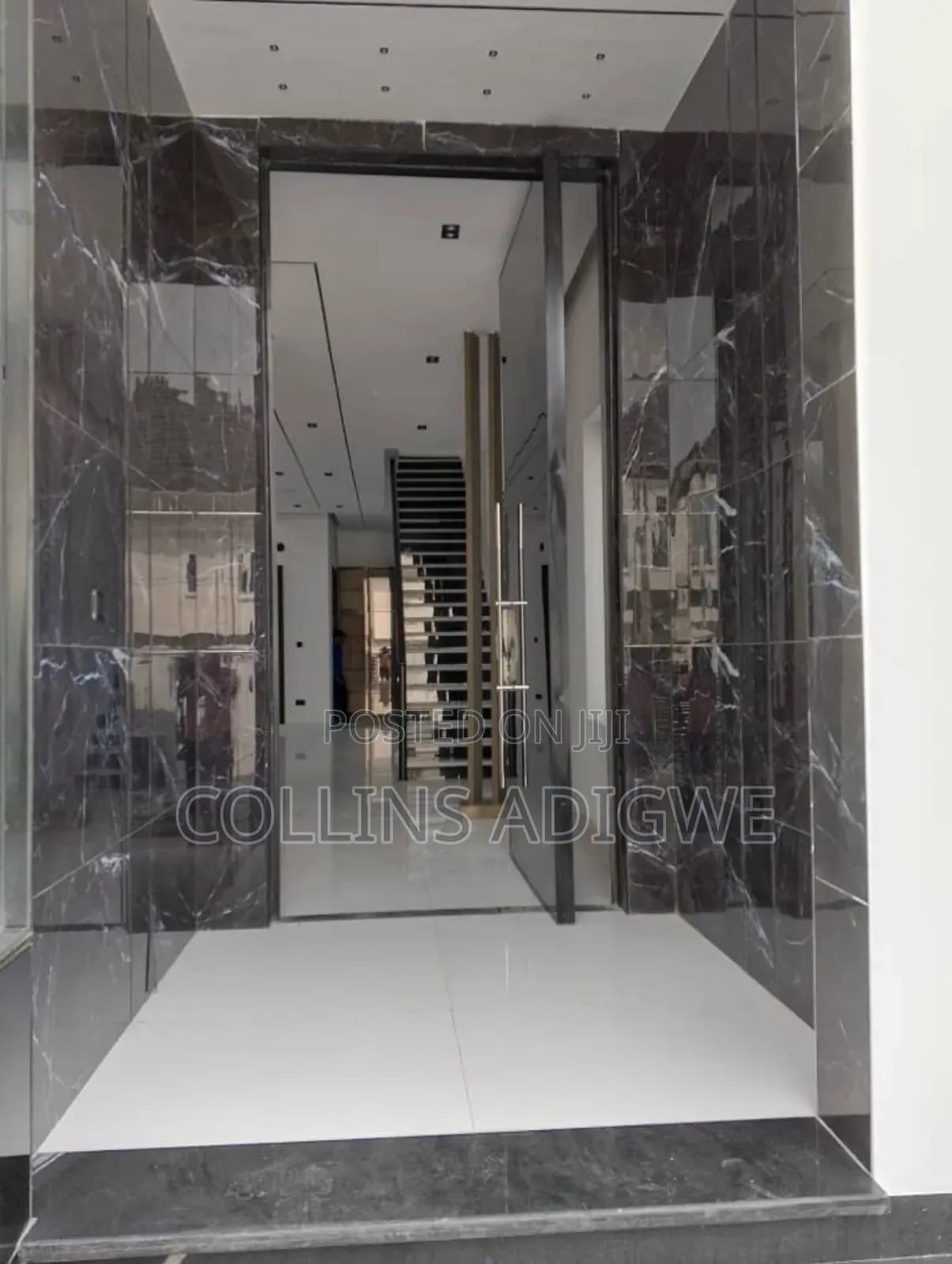 5bdrm Duplex in Secured, Idado for sale in Idado