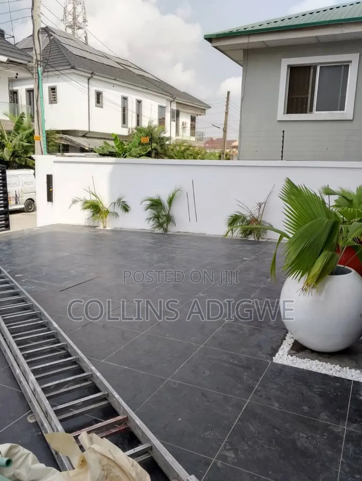 5bdrm Duplex in Secured, Idado for sale in Idado