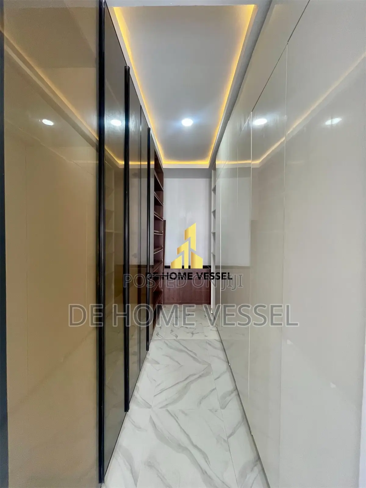 5bdrm Duplex in Ikota for sale in Ikota