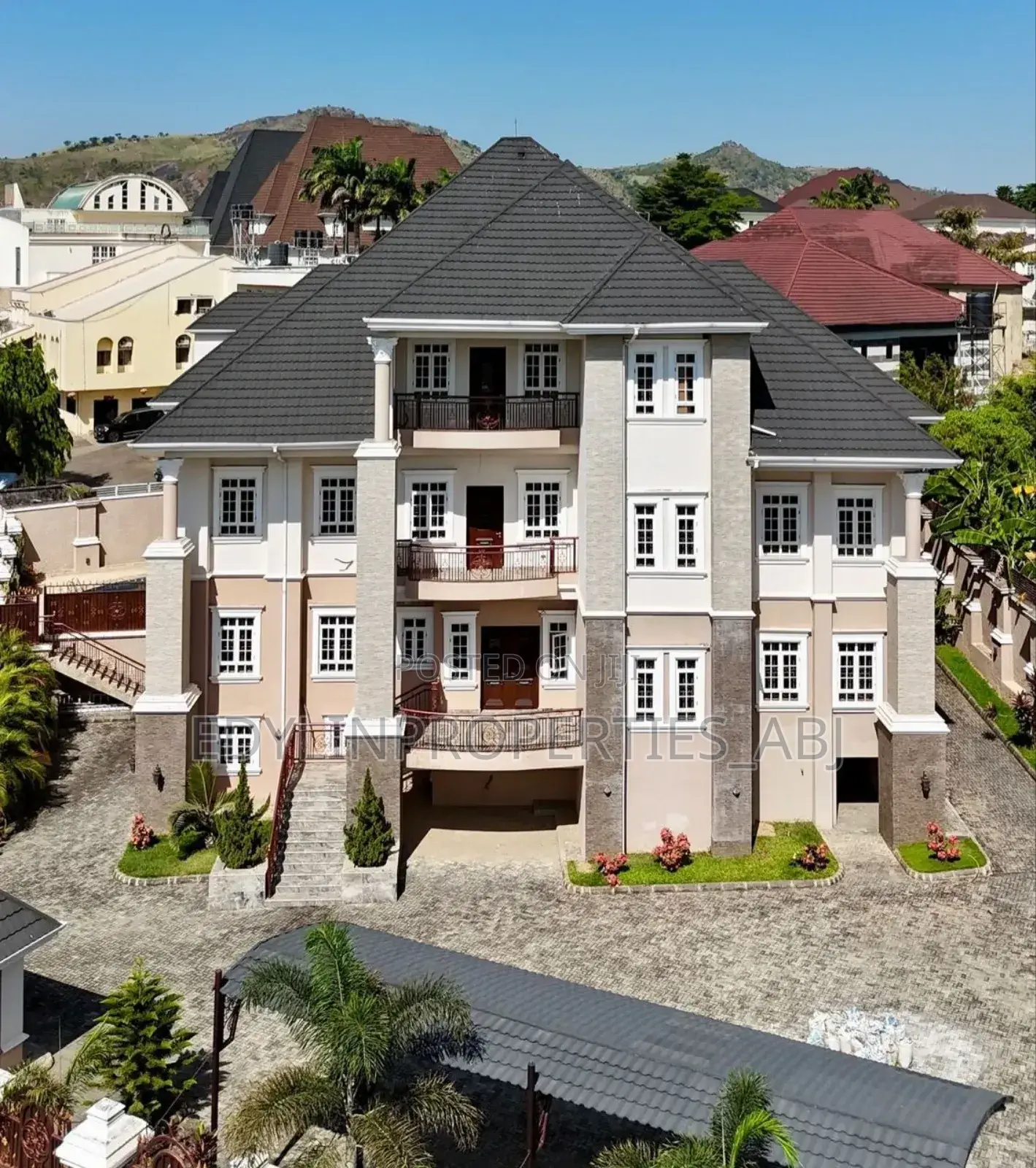 9 Bedroom Detached Duplex at Maitama FCT Abuja in Maitama
