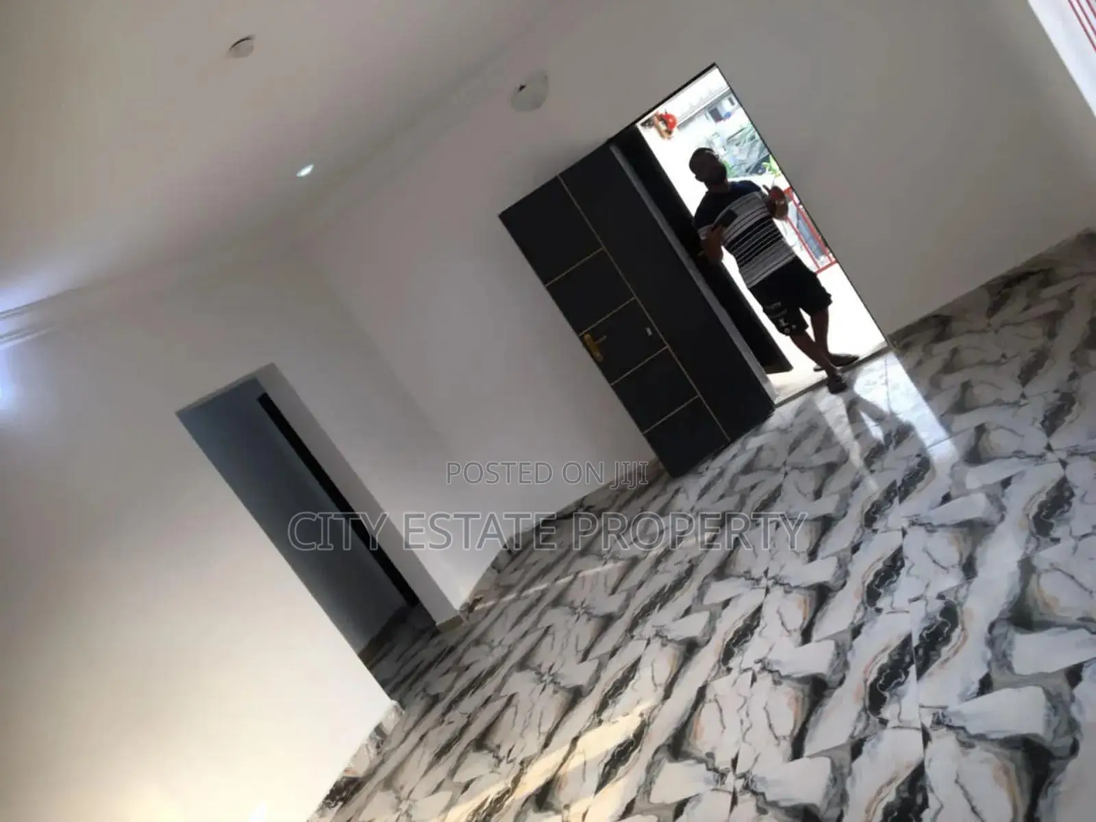Furnished 2bdrm Block of Flats in Farm Road, Port-Harcourt for rent in Port-Harcourt