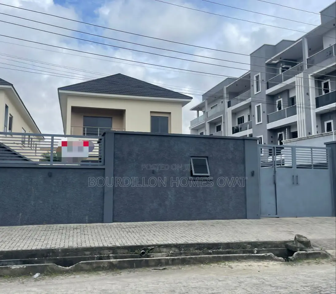 5bdrm Duplex in Lekki Phase 1 for sale in Lekki Phase 1