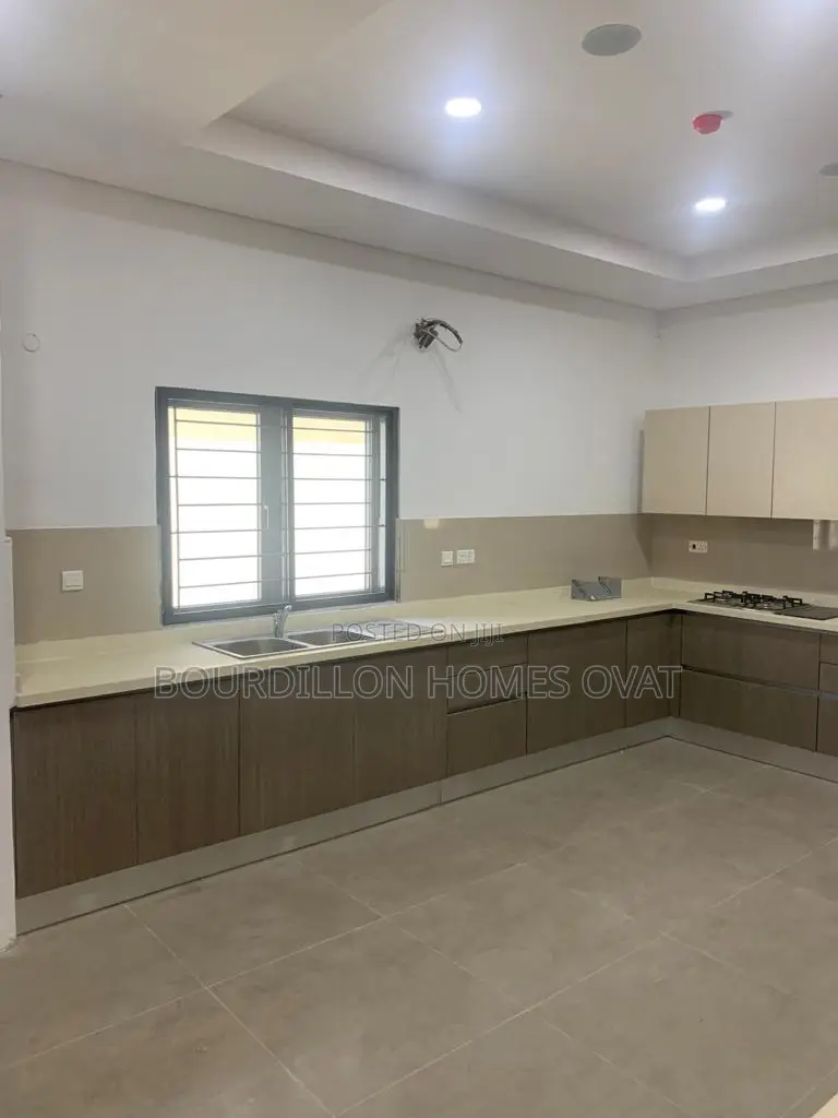 5bdrm Duplex in Lekki Phase 1 for sale in Lekki Phase 1