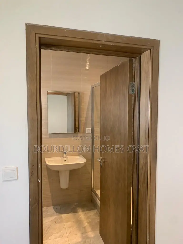 5bdrm Duplex in Lekki Phase 1 for sale in Lekki Phase 1