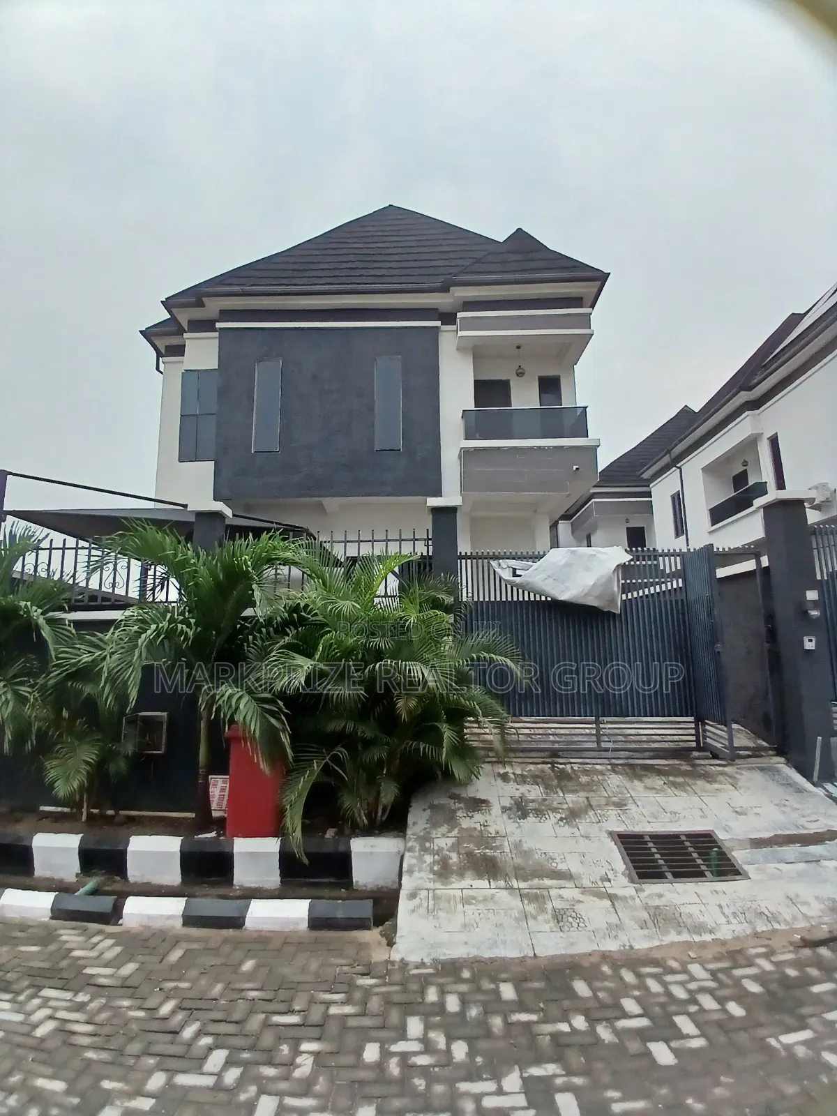 4bdrm Duplex in Chevron Lagos for sale in Chevron