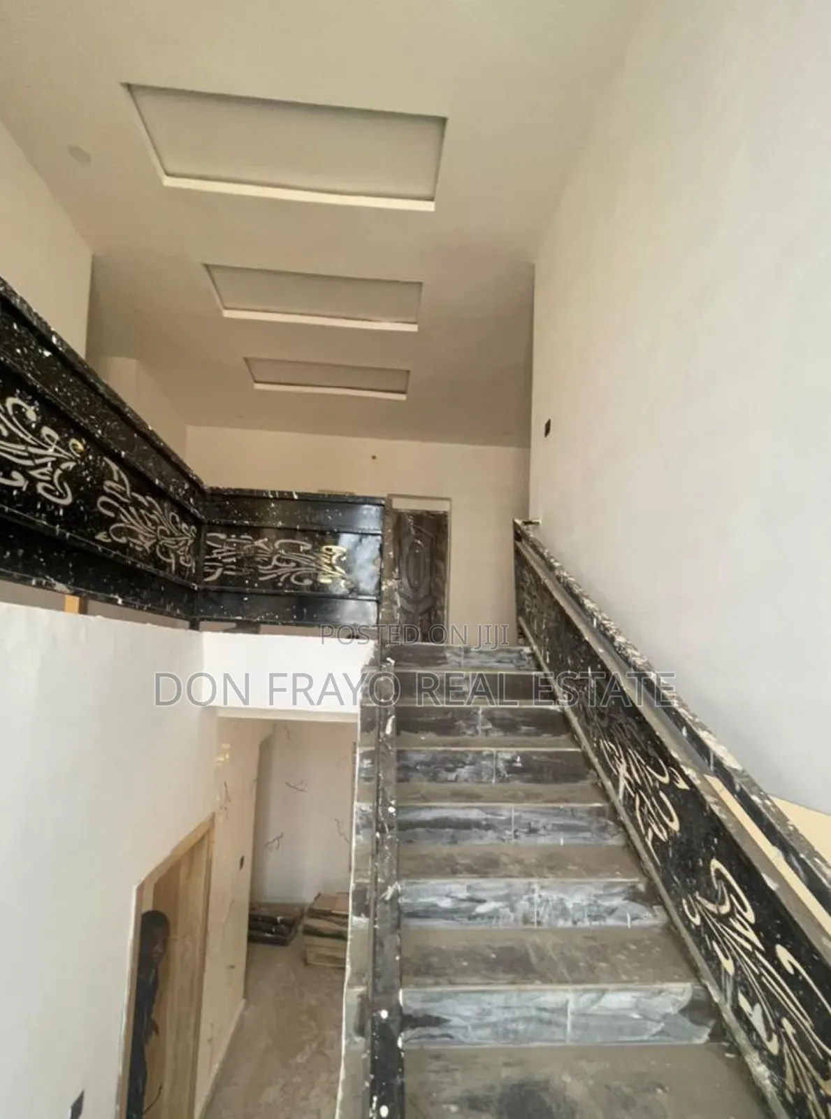 5bdrm Duplex in Air Force Estate, Akobo for sale in Akobo