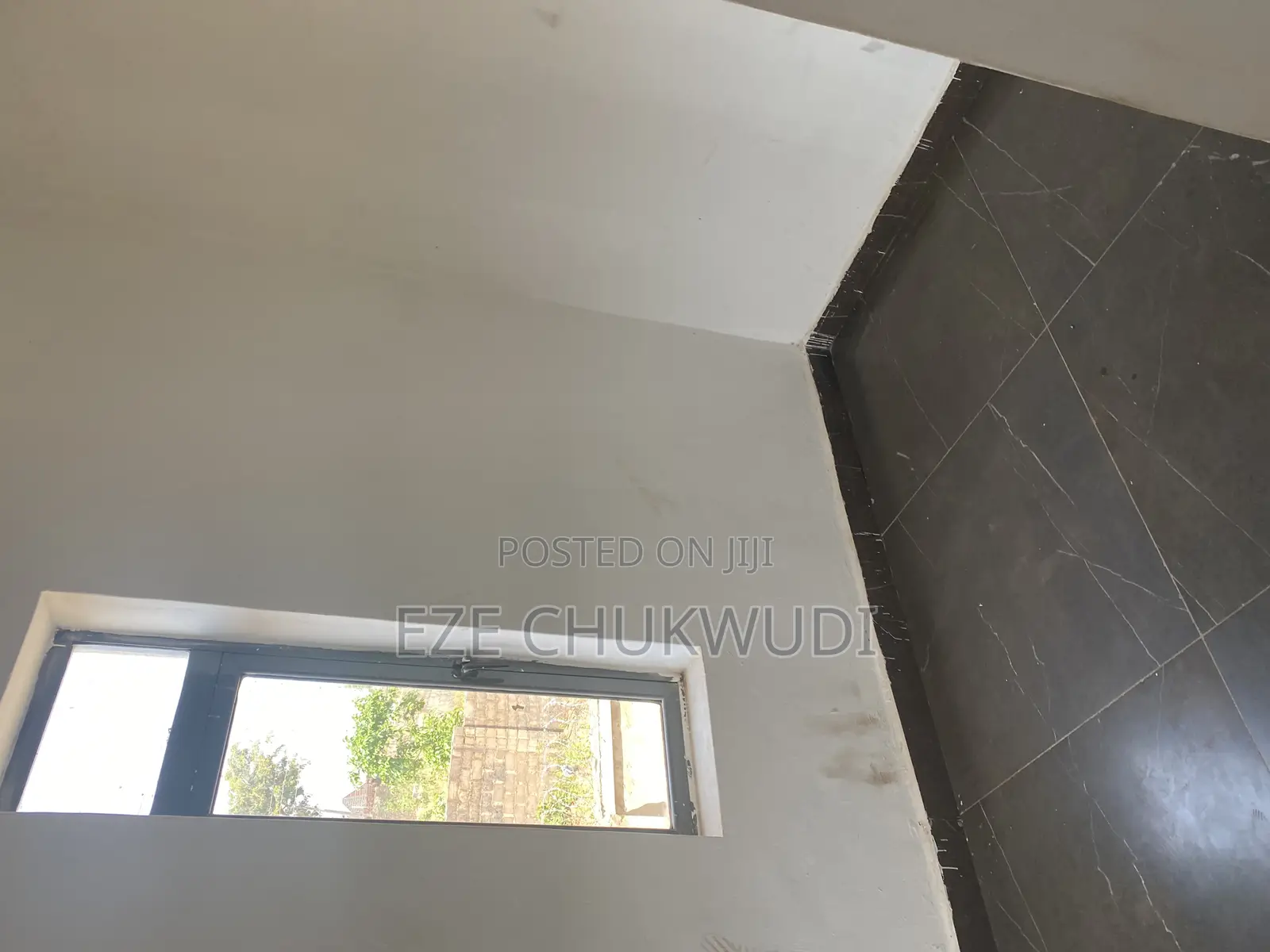 Available Show Room/Office Space in Enugu