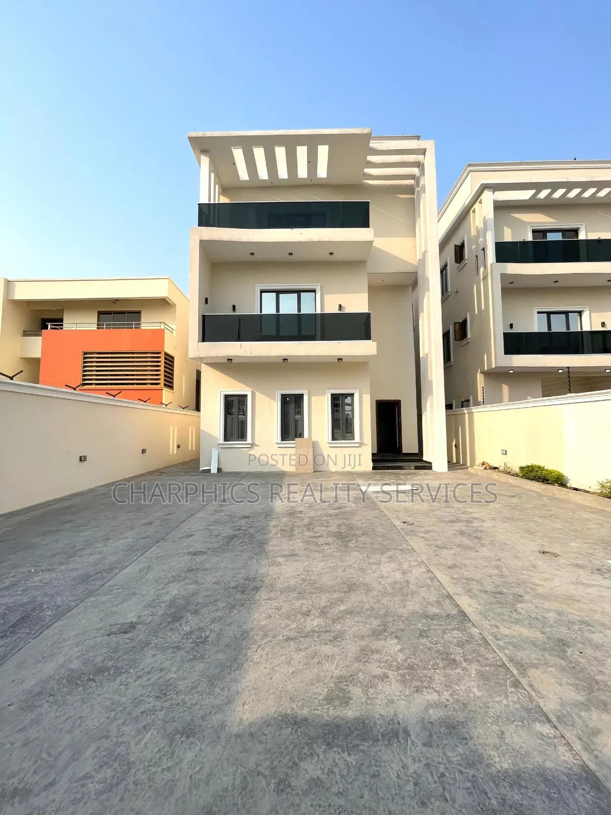 5bdrm Duplex in Lekki Phase 1 for sale in Lekki Phase 1