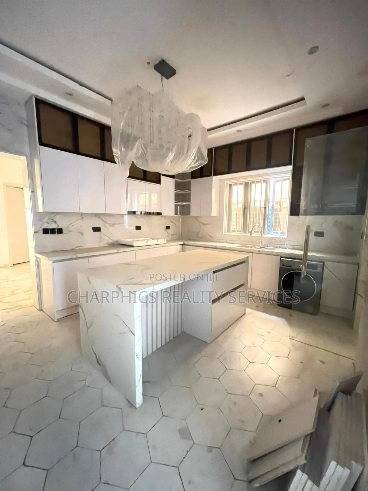 5bdrm Duplex in Lekki Phase 1 for sale in Lekki Phase 1