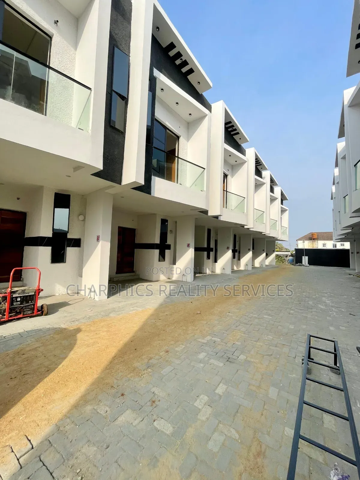 3bdrm Duplex in Ikota for sale in Ikota
