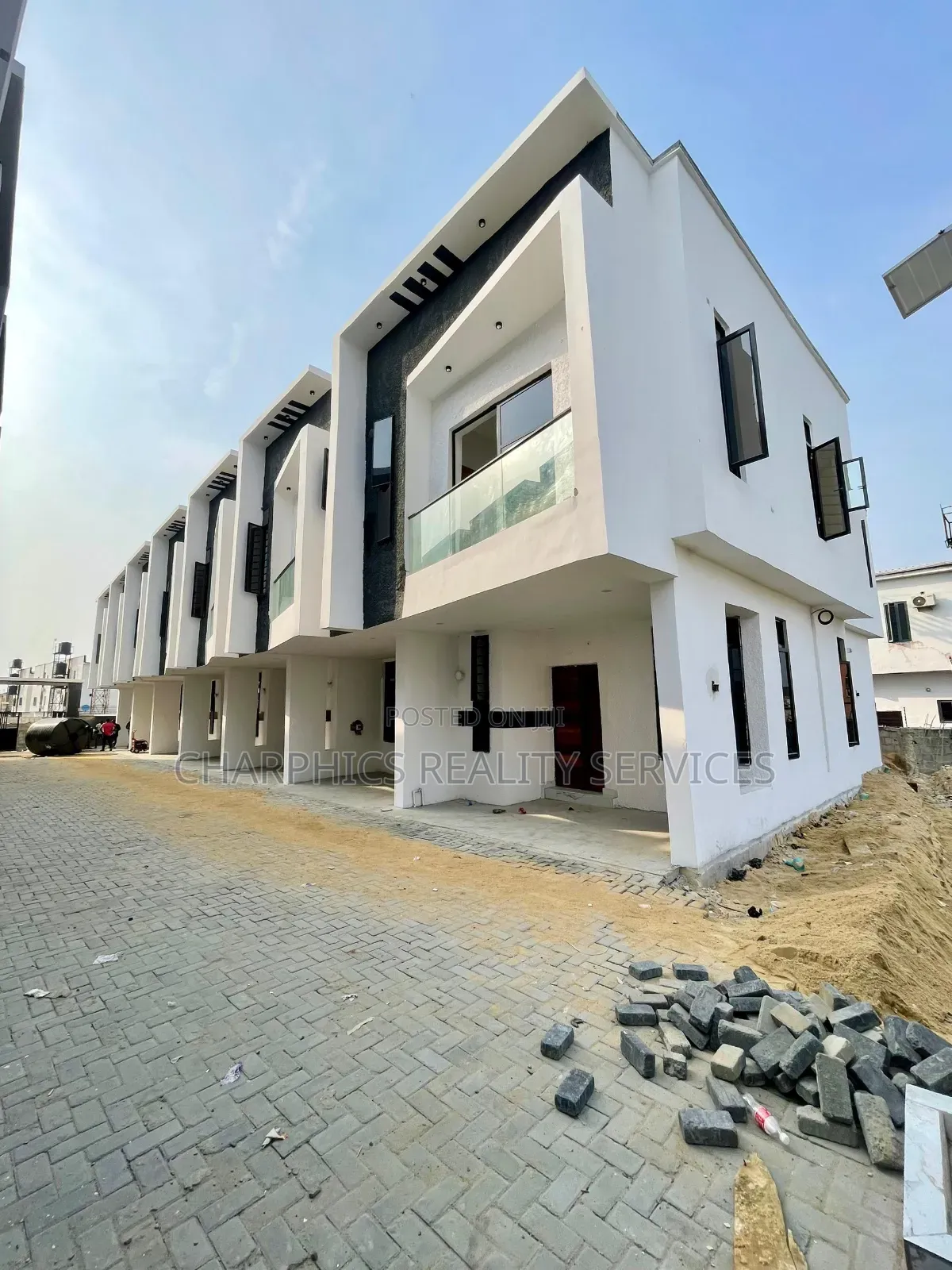 3bdrm Duplex in Ikota for sale in Ikota