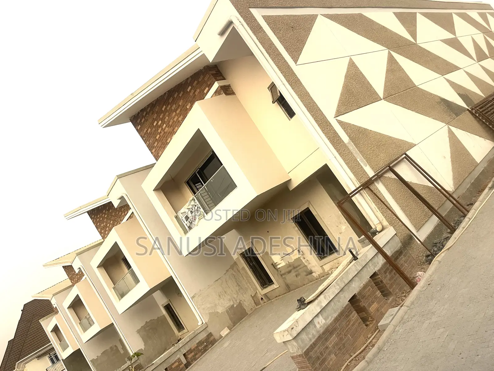 5bdrm Duplex in Jahi Gilmore Fct for sale in Jahi