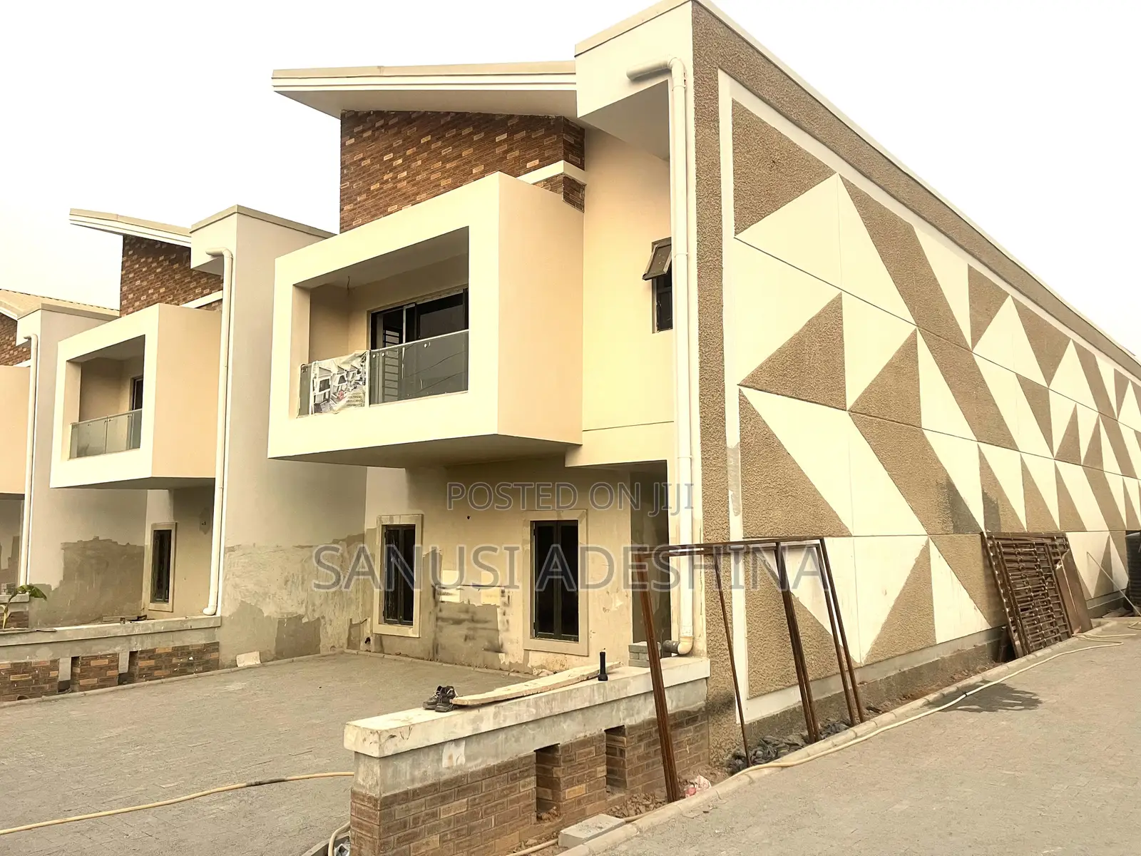 5bdrm Duplex in Jahi Gilmore Fct for sale in Jahi