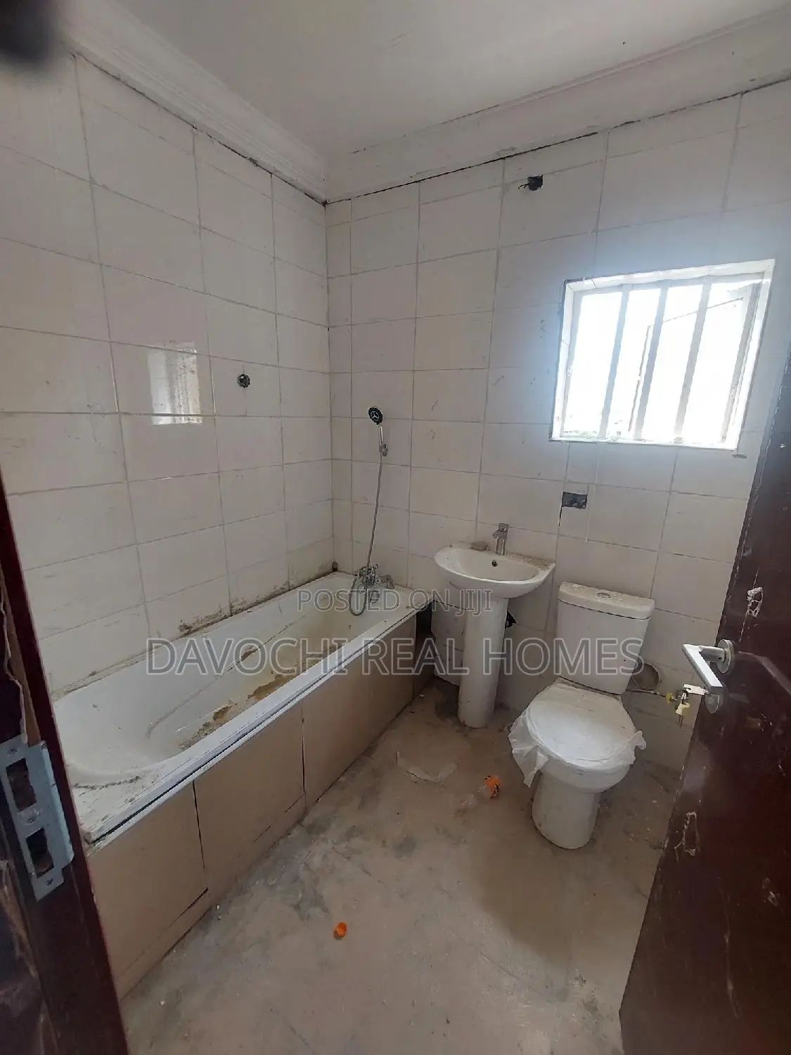 3bdrm Apartment in Orchid Road, Lekki for rent in Lekki
