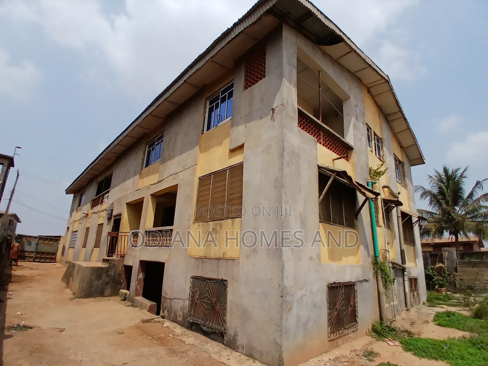 Furnished 15bdrm Block of Flats in Off Olorunsogo Road, for sale in Ibadan
