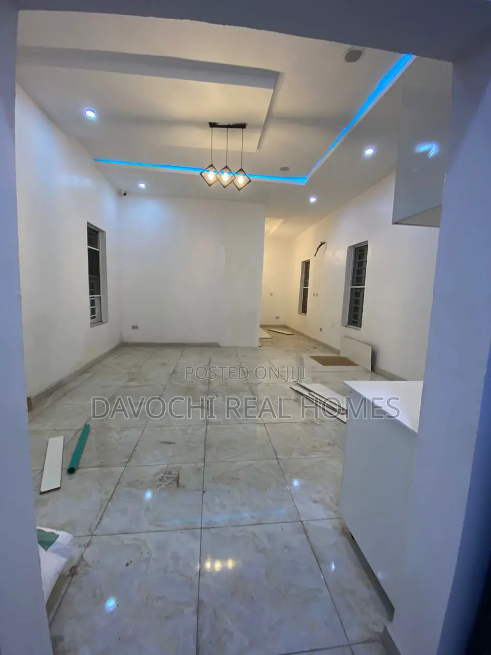 Brand New Studio With Full Kitchen in Chevron
