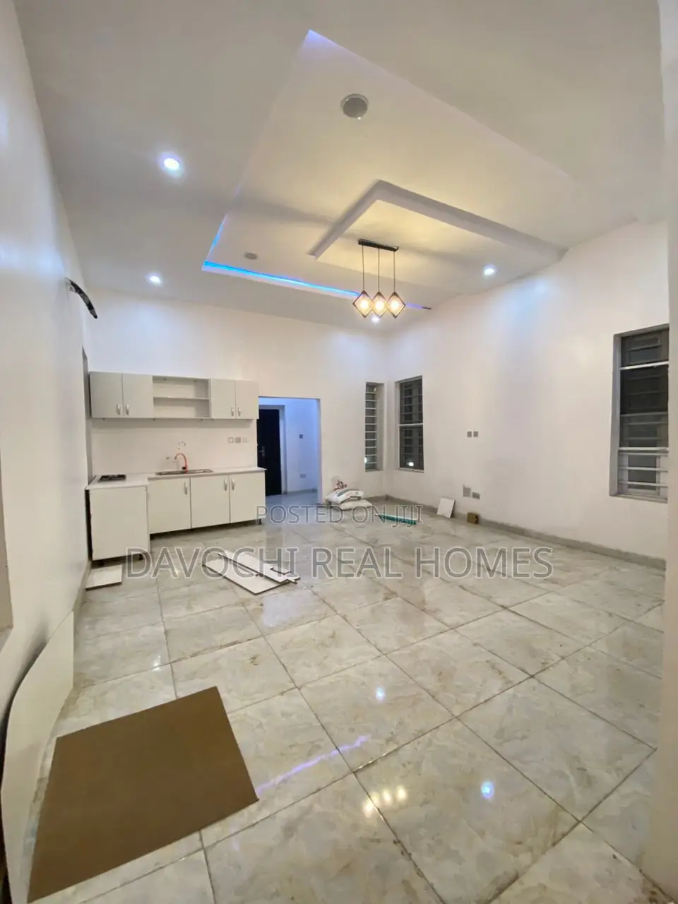 Brand New Studio With Full Kitchen in Chevron