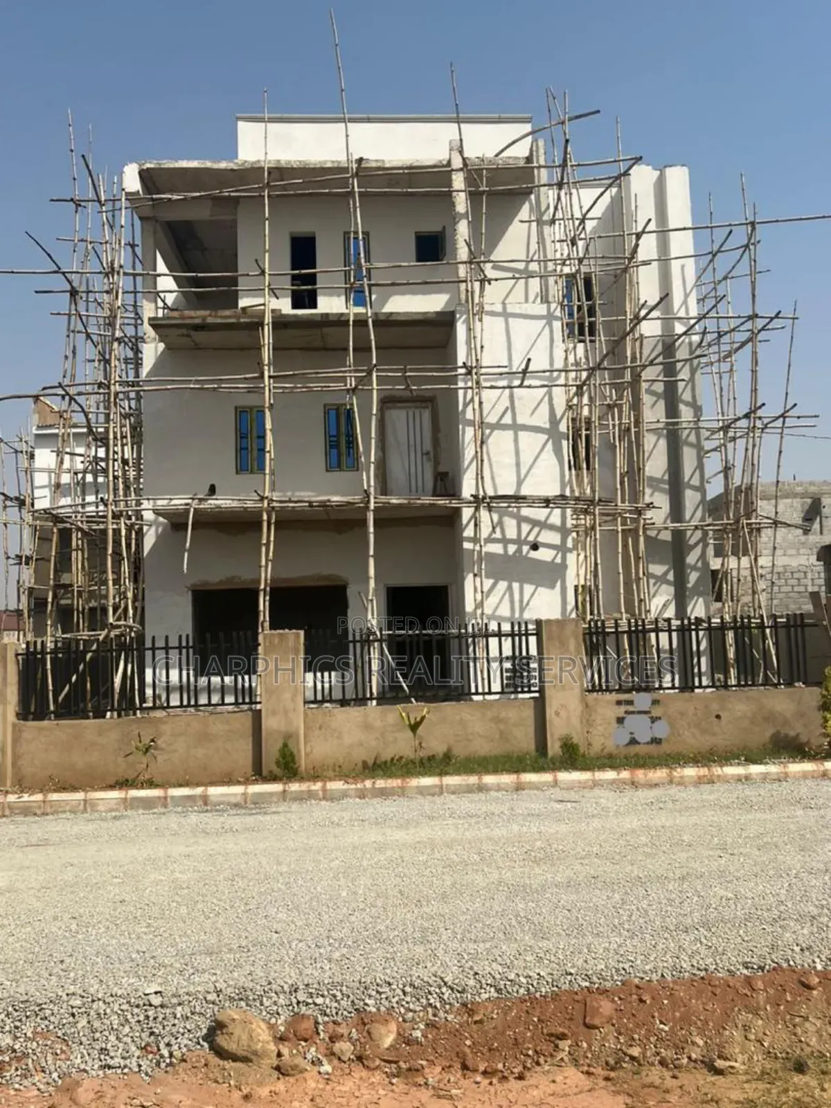 5bdrm Duplex in Kiami for sale in Kiami