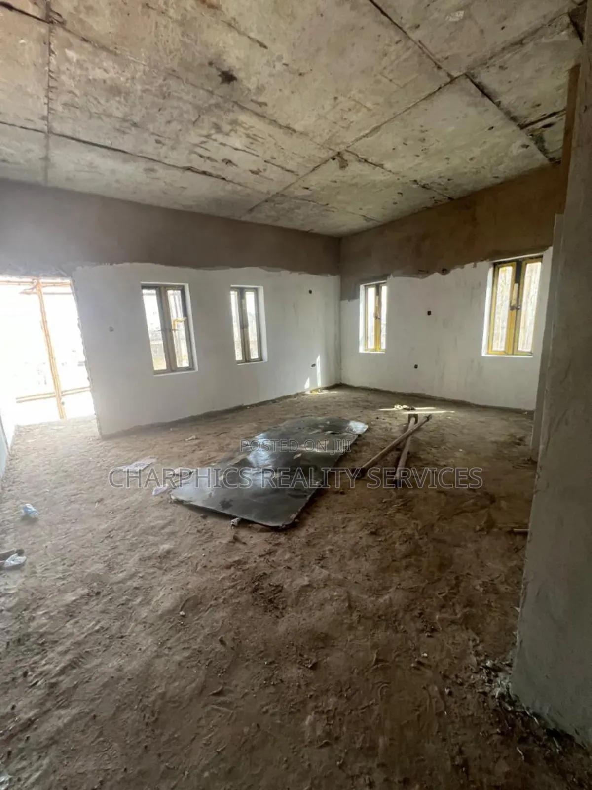 5bdrm Duplex in Kiami for sale in Kiami