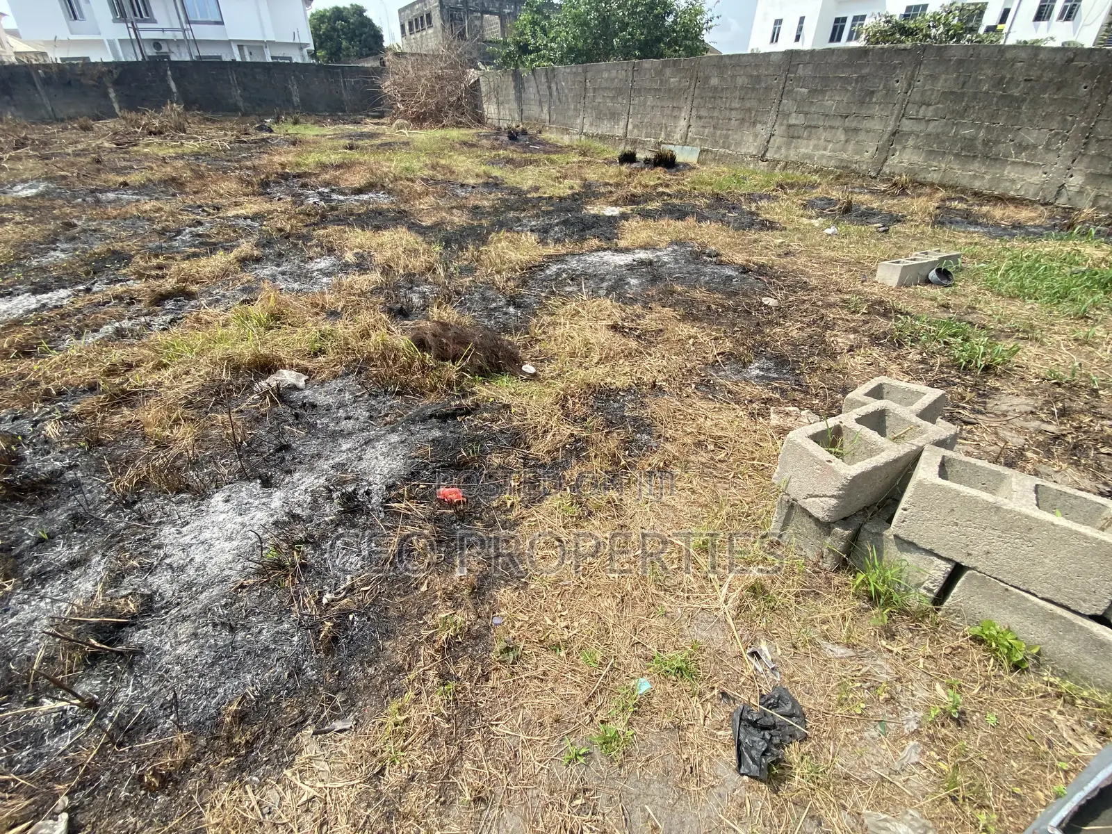 1000 Sqm( C of O) at Off Admiralty Road Lekki Phase1 in Lekki Phase 1