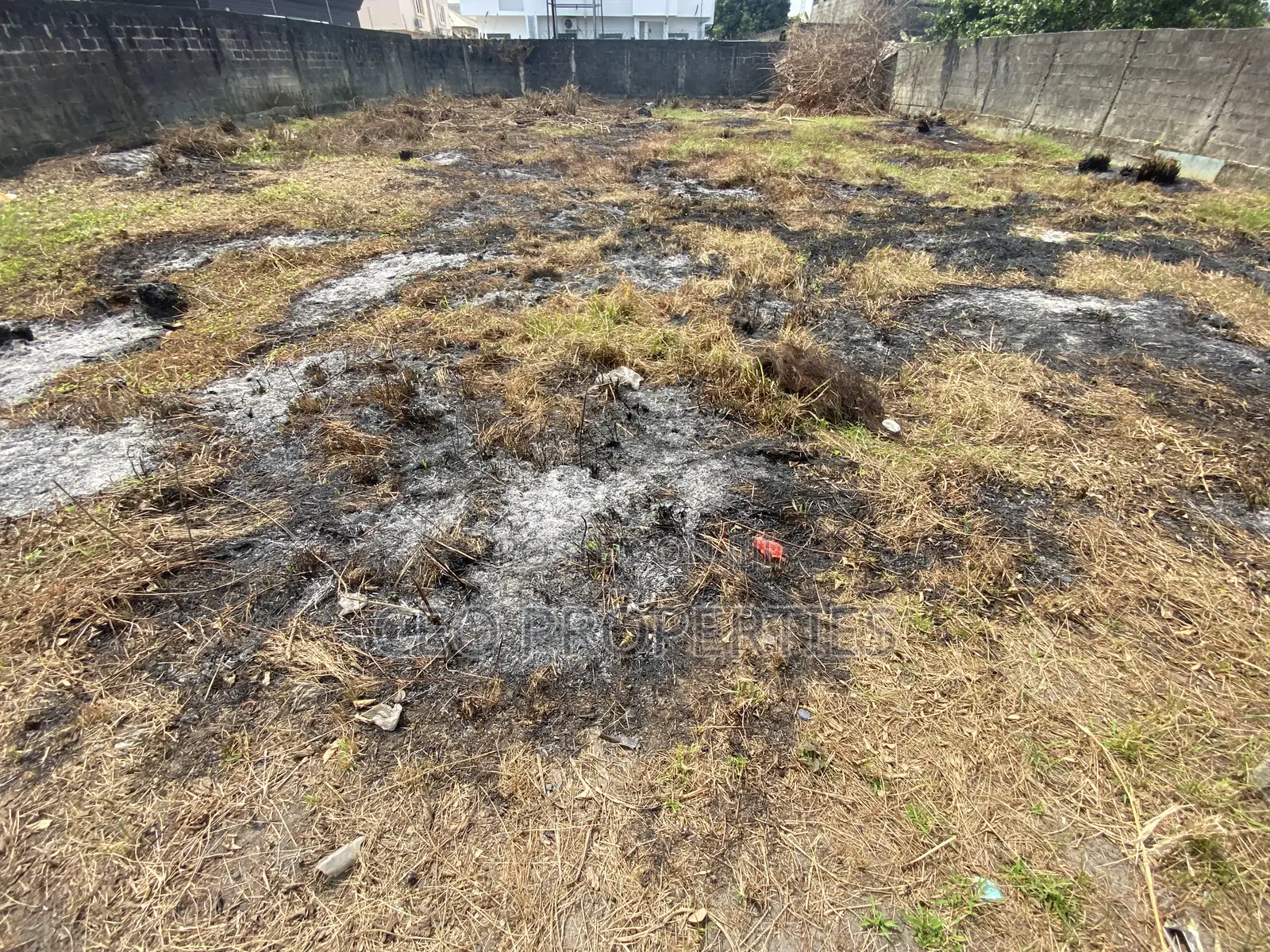 1000 Sqm( C of O) at Off Admiralty Road Lekki Phase1 in Lekki Phase 1