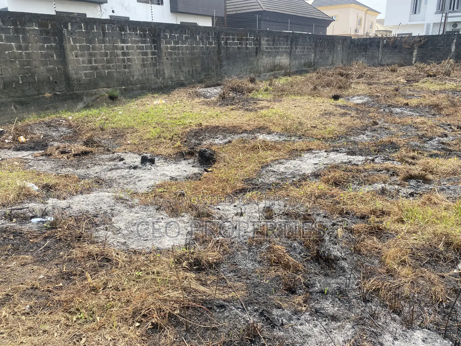 1000 Sqm( C of O) at Off Admiralty Road Lekki Phase1 in Lekki Phase 1