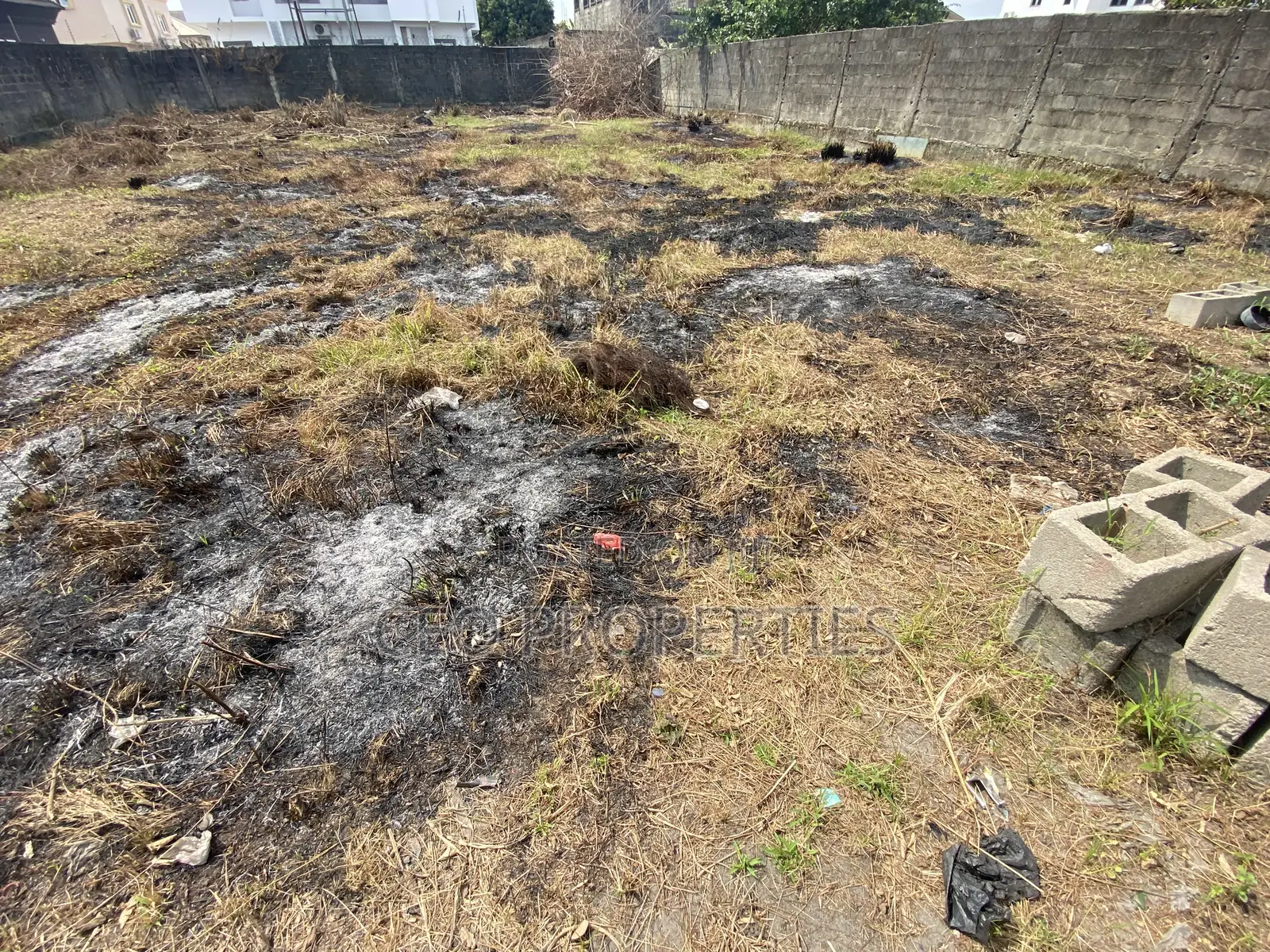 1000 Sqm( C of O) at Off Admiralty Road Lekki Phase1 in Lekki Phase 1