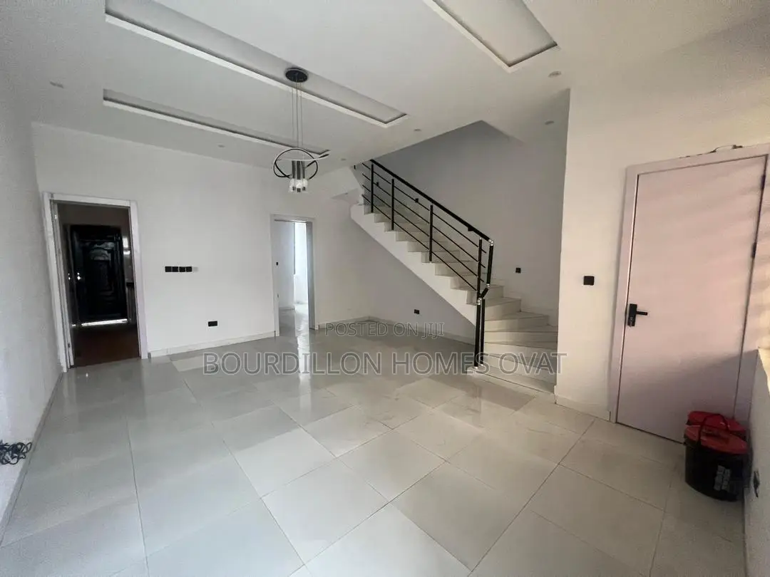 4bdrm Duplex in Ikota for sale in Ikota