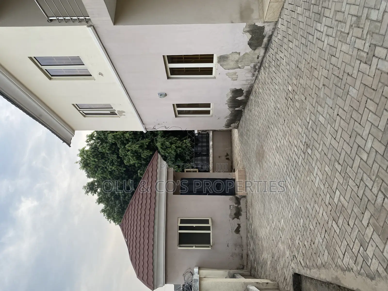 4bdrm Duplex in An Estate, Lugbe District for rent in Lugbe District